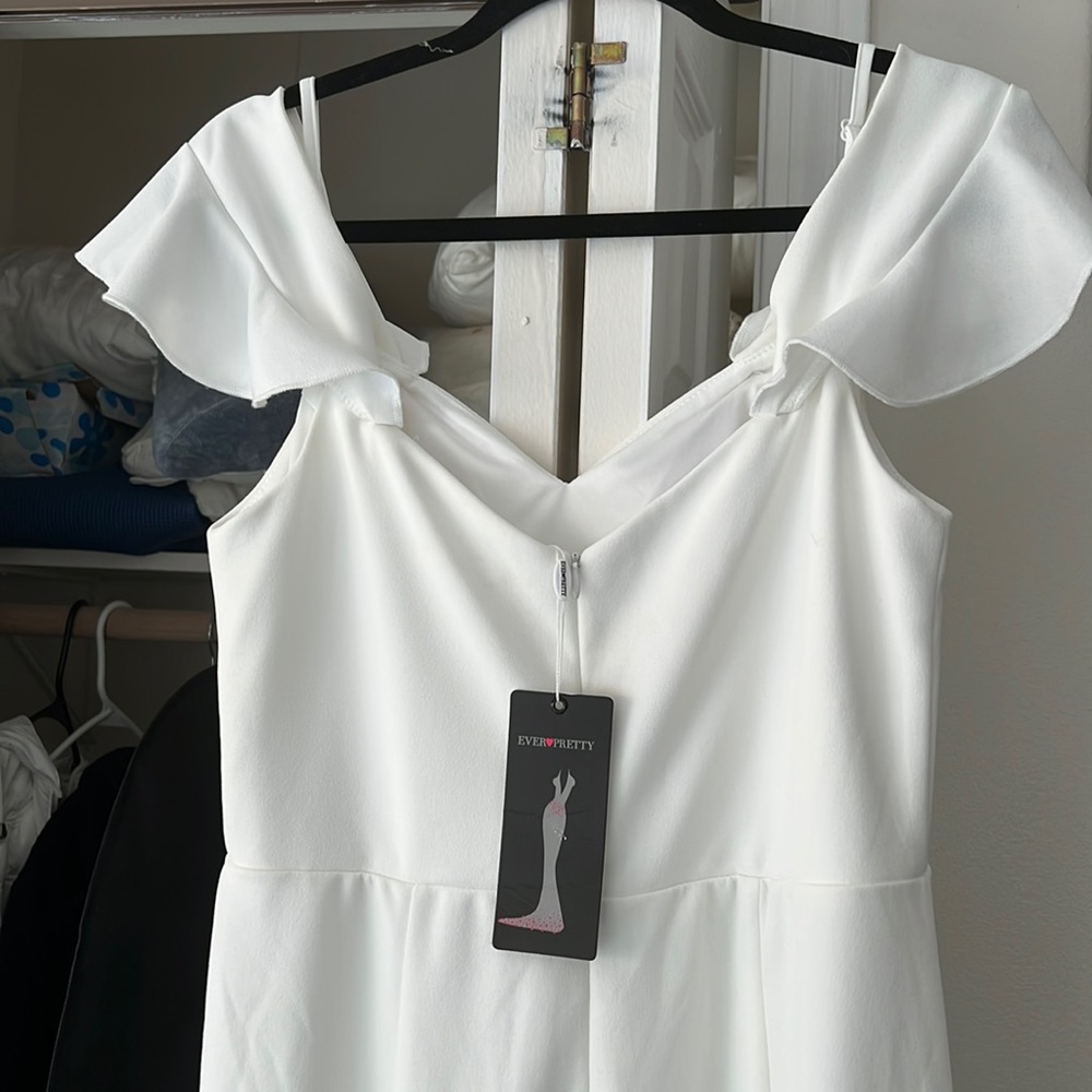 Very flattering wedding dress